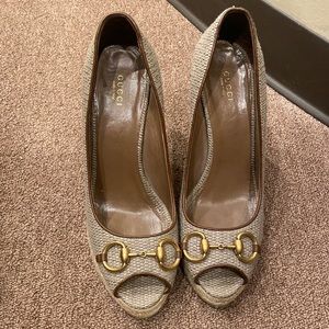 Gucci Brown tweed horse bit wedges